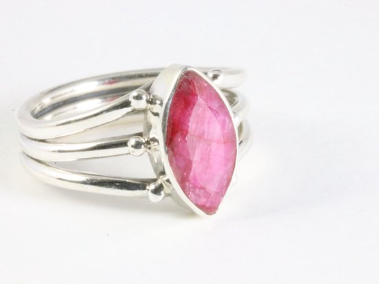 Bague ajourée en argent avec rubis – taille 16,5