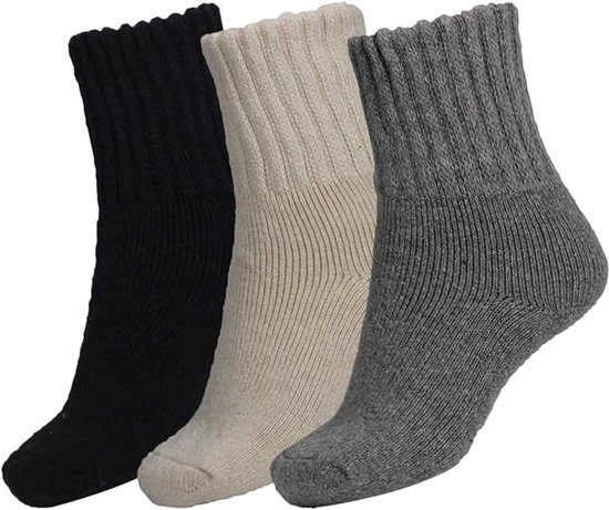 Chaussettes d&rsquo;hiver chaudes et épaisses pour femmes, unies, à bout rond, lot de 3, coloris noir, kaki et gris foncé.