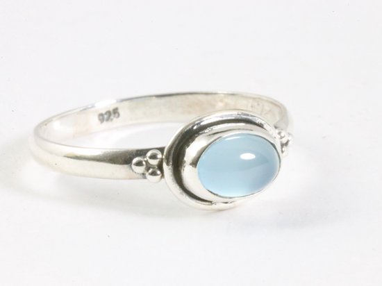 Bague en argent finement travaillée avec calcédoine bleue – taille 19,5