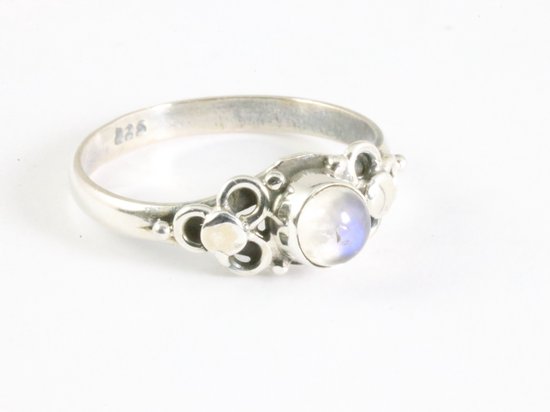 Bague en argent fin travaillé avec pierre de lune arc-en-ciel – taille 18.5