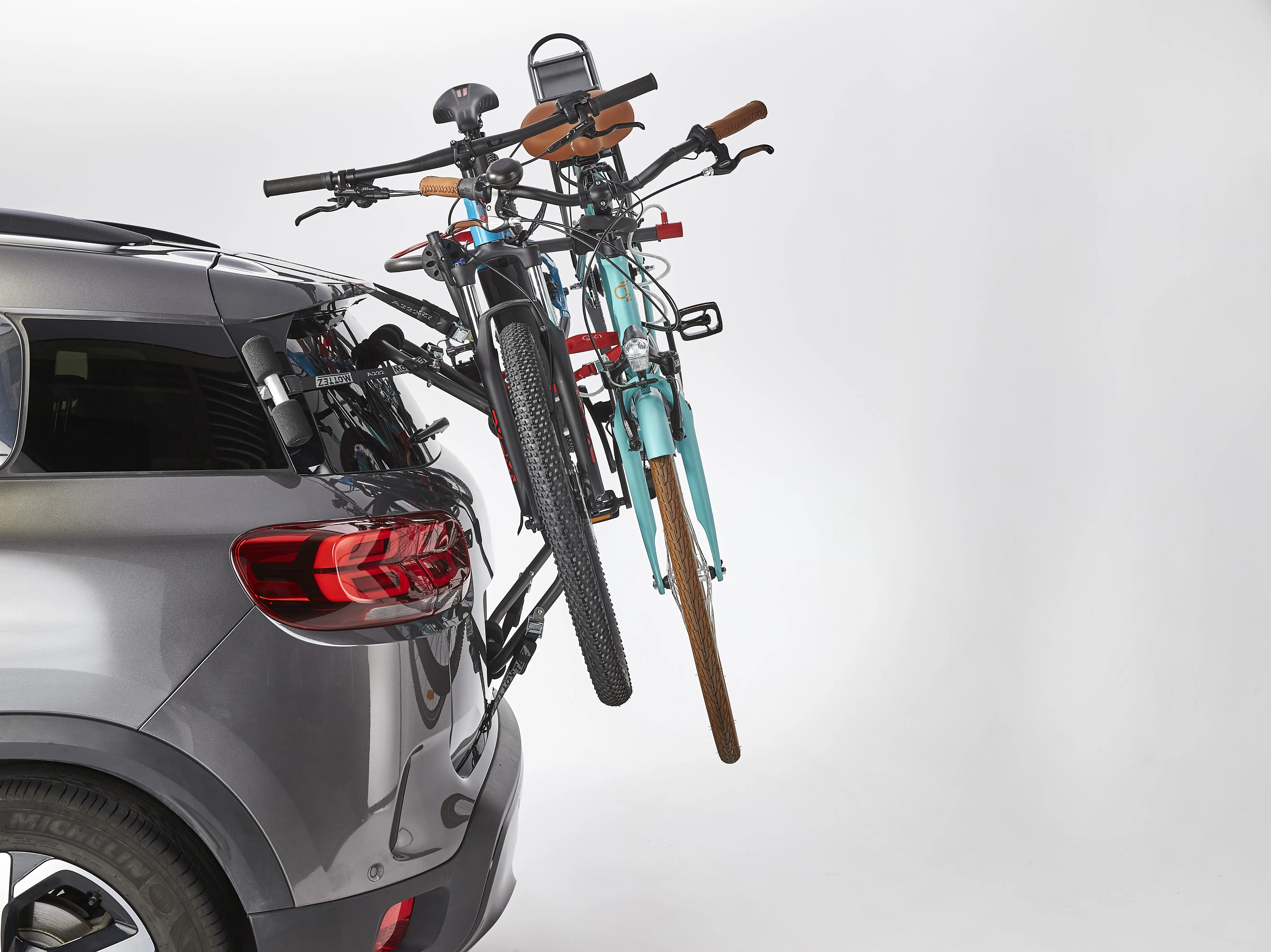 MOTTEZ – Porte-vélos 2 vélos électriques à fixation hayon ou barres de toit ou barres railing – A029P2ELEC