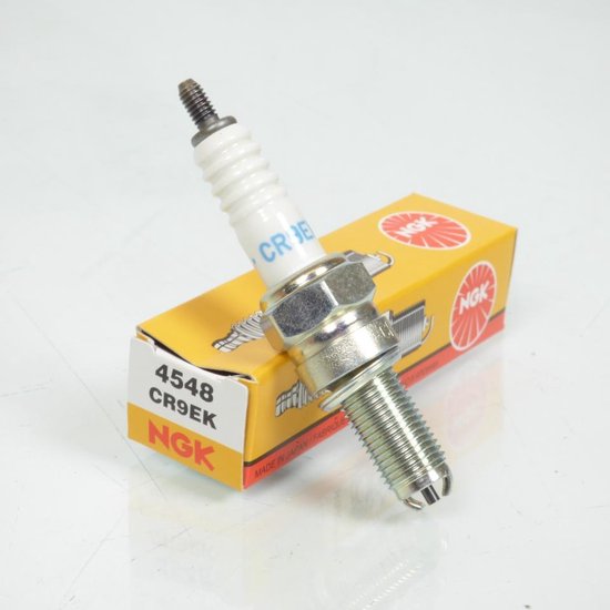 Bougie d&rsquo;allumage NGK pour Moto Triumph 955 Sprint RS Après 2001 Neuf