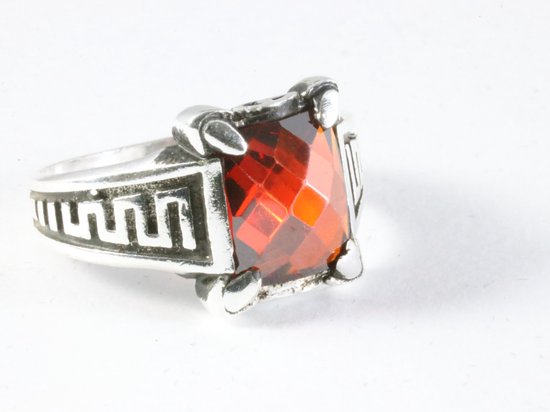 Bague en argent décorée avec grenat – taille 20